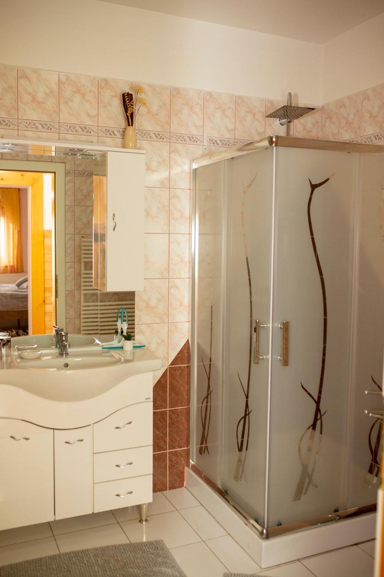 Huerkecz Apartmanhaz Heviz Exterior photo