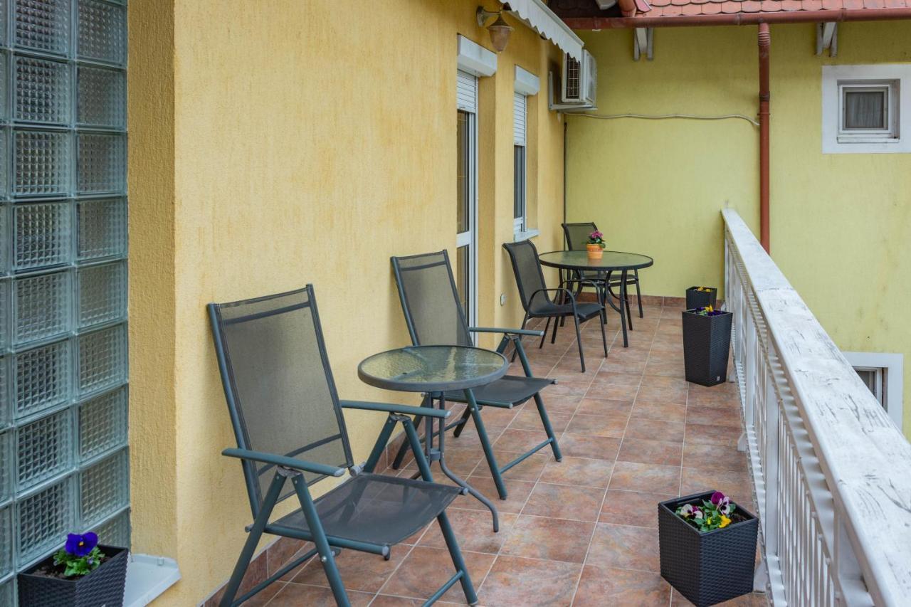 Huerkecz Apartmanhaz Heviz Exterior photo